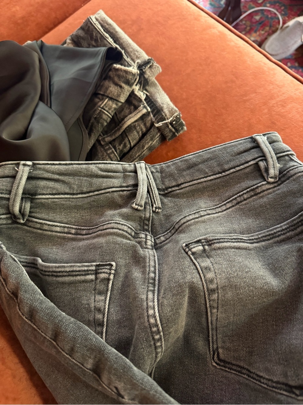 Good American Midi High Waist Stretch Skirt - Faded Gray Wash Frayed Hem size 4 - Picture 4 of 4